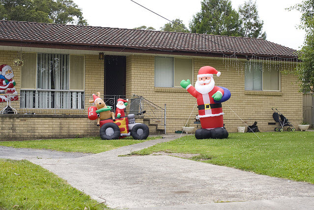 Làm thế nào để gỡ bỏ christmas decorations still up sau kỳ nghỉ giáng sinh?